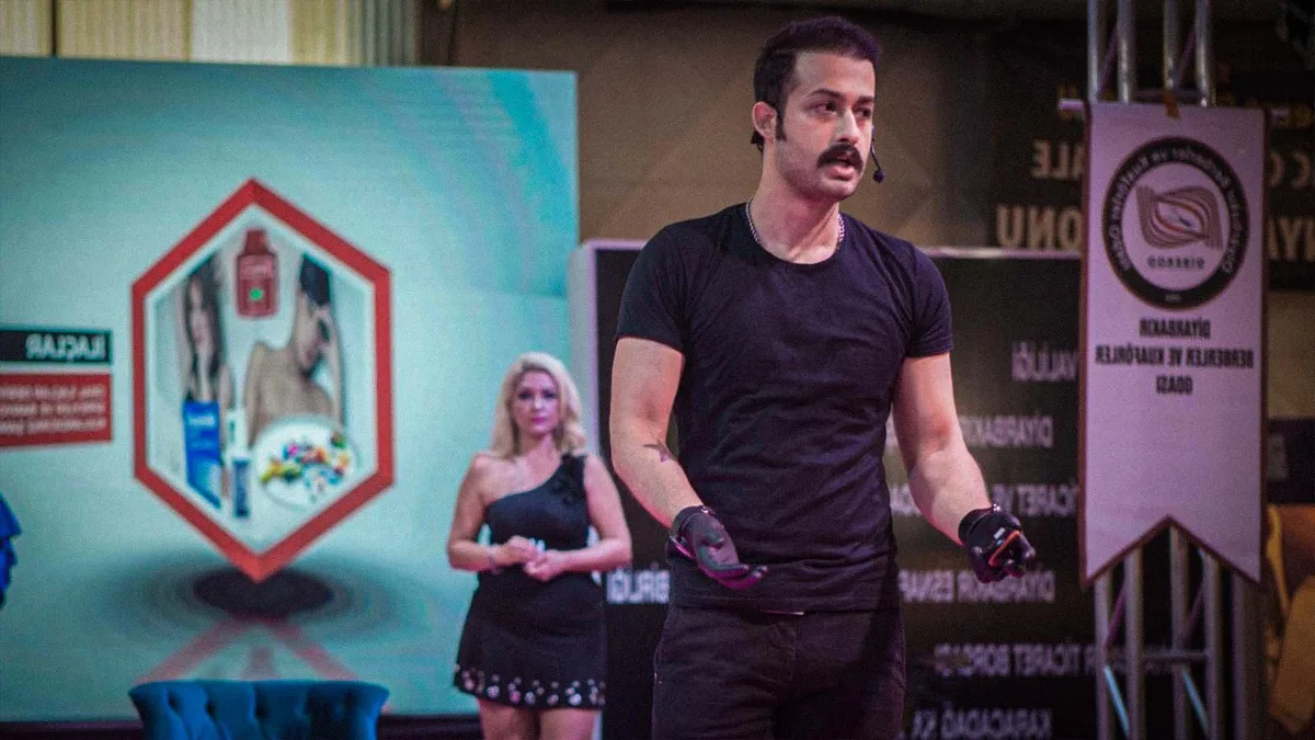 Semih Deniz Diyarbakır Berberler ve Kuaförler Odası etkinliğinde eğitim veriyor